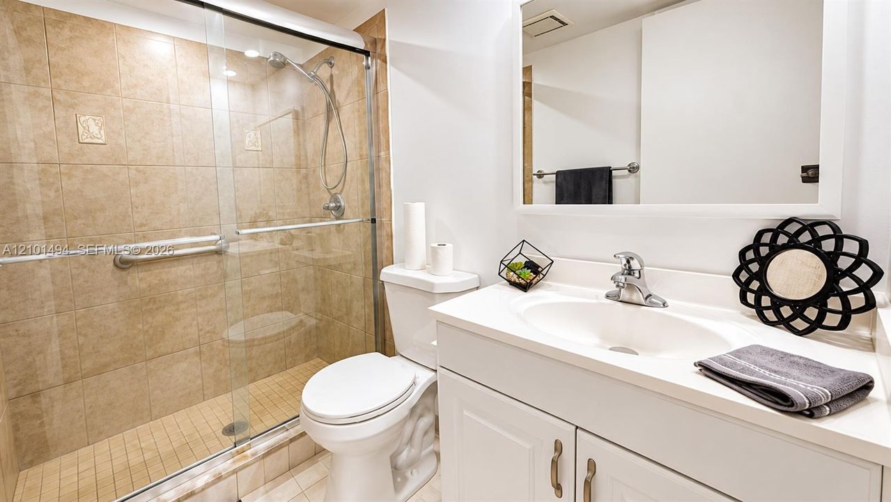 For Rent: $1,750 (1 beds, 1 baths, 685 Square Feet)