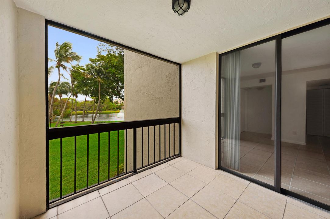 Screenedin-Balcony