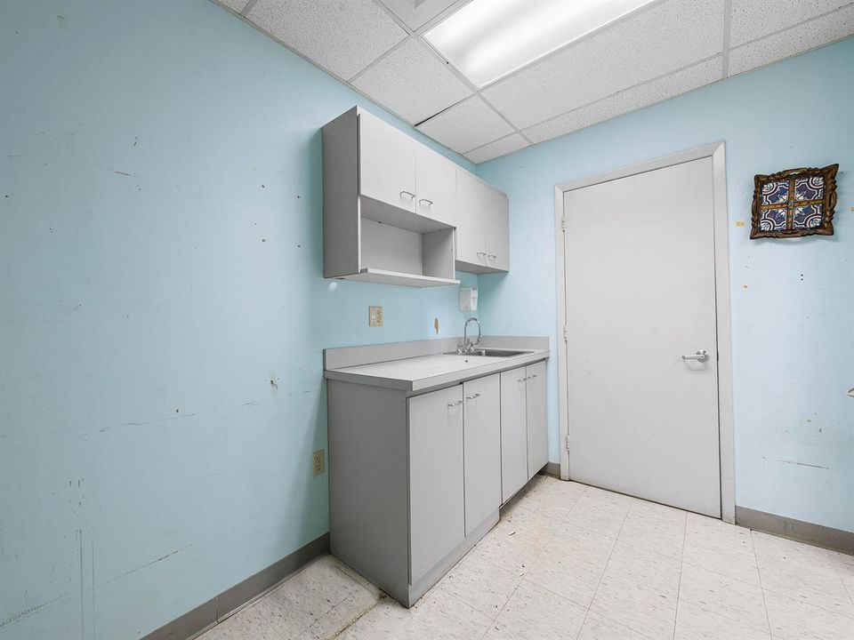 Suite 4002