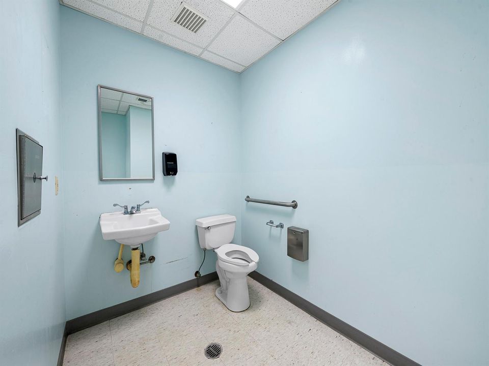 Suite 4002