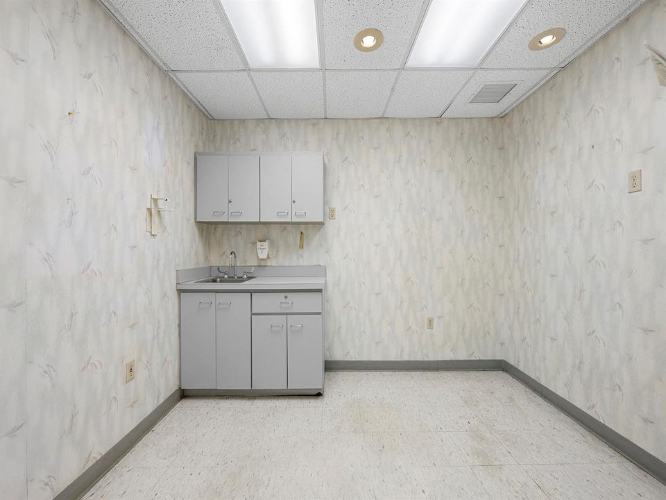 Suite 4002