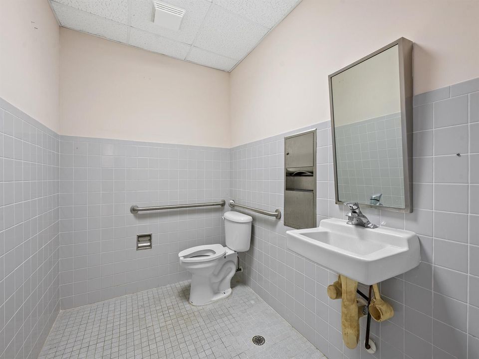Suite 4010