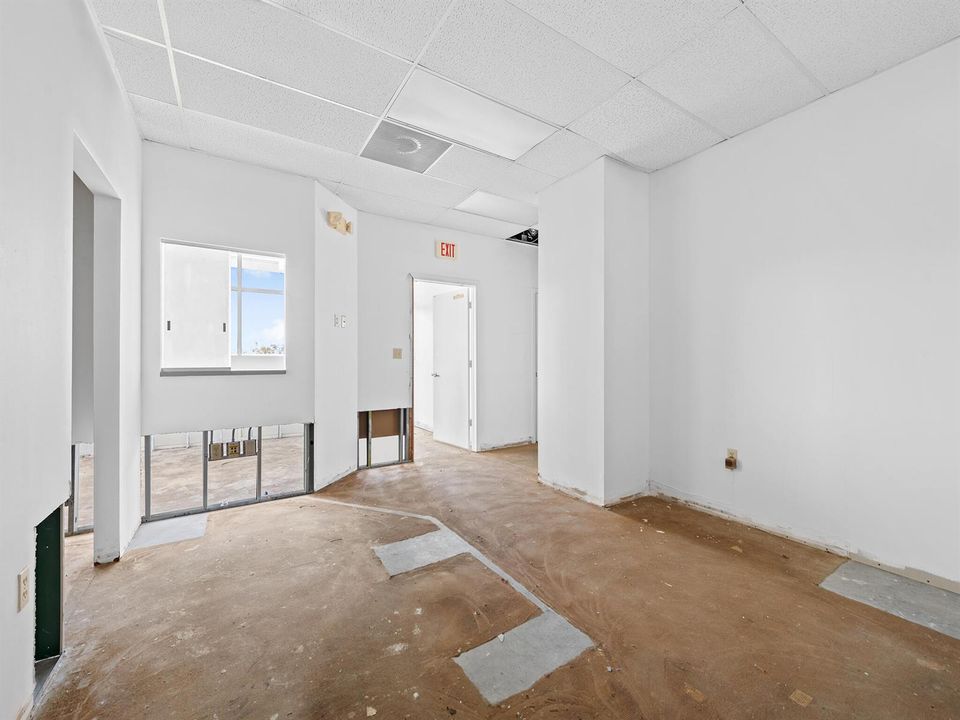 Suite 4010