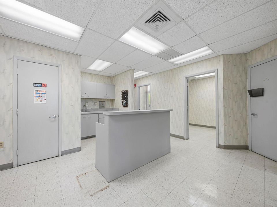 Suite 4002