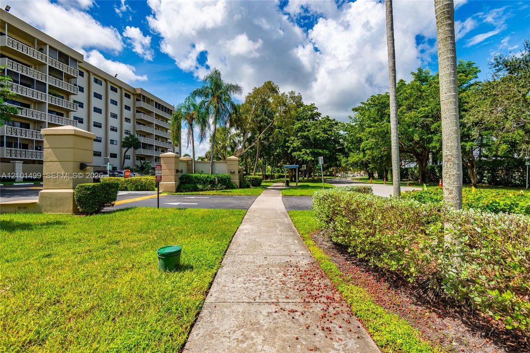 For Sale: $198,000 (2 beds, 2 baths, 1470 Square Feet)