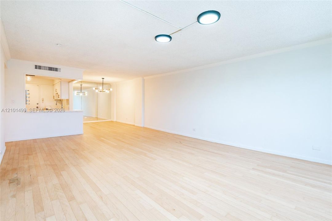 For Sale: $198,000 (2 beds, 2 baths, 1470 Square Feet)