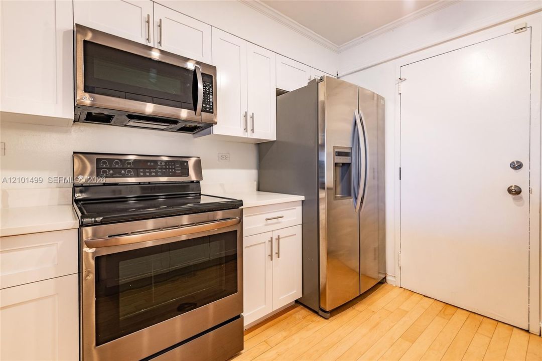 For Sale: $198,000 (2 beds, 2 baths, 1470 Square Feet)