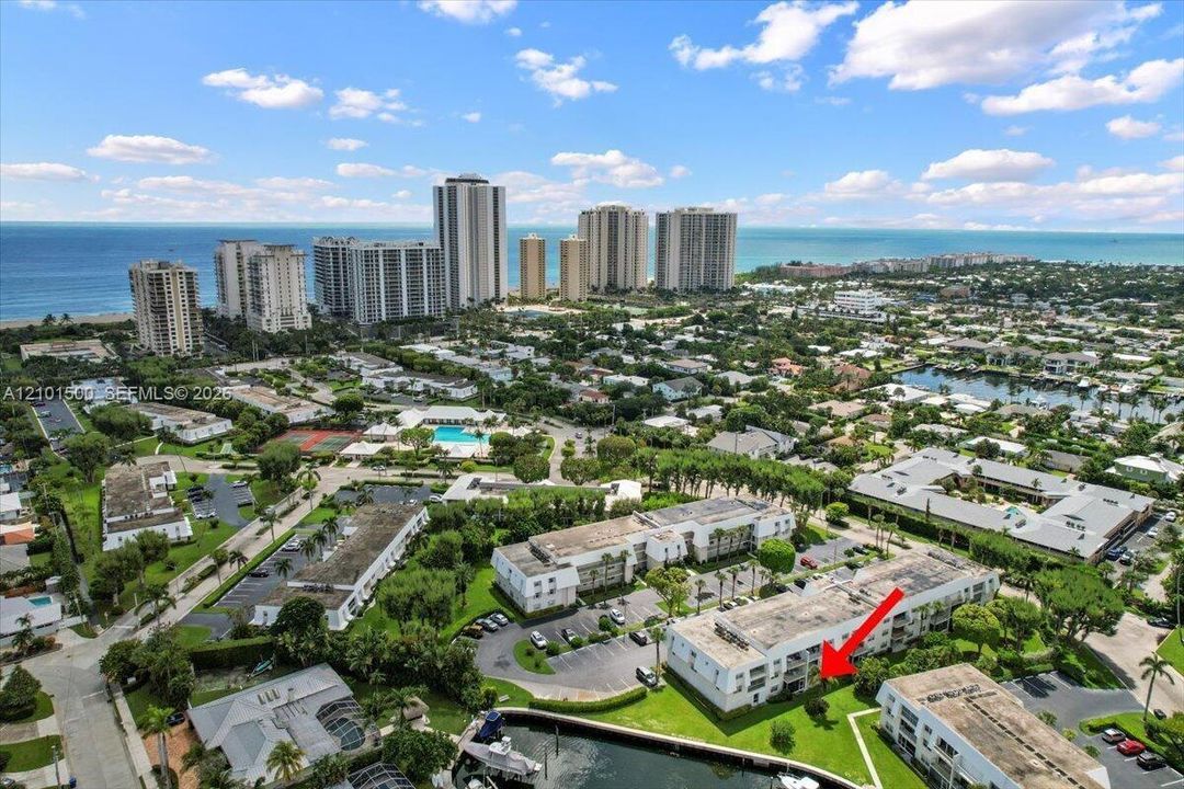 На продажу: $489,900 (2 спален, 2 ванн, 1143 Квадратных фут)
