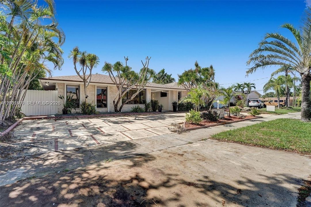 En Venta: $1,895,000 (5 camas, 3 baños, 3098 Pies cuadrados)