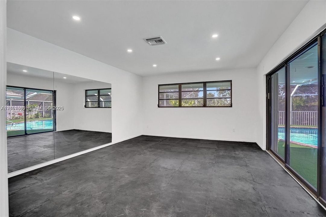 En Venta: $1,895,000 (5 camas, 3 baños, 3098 Pies cuadrados)