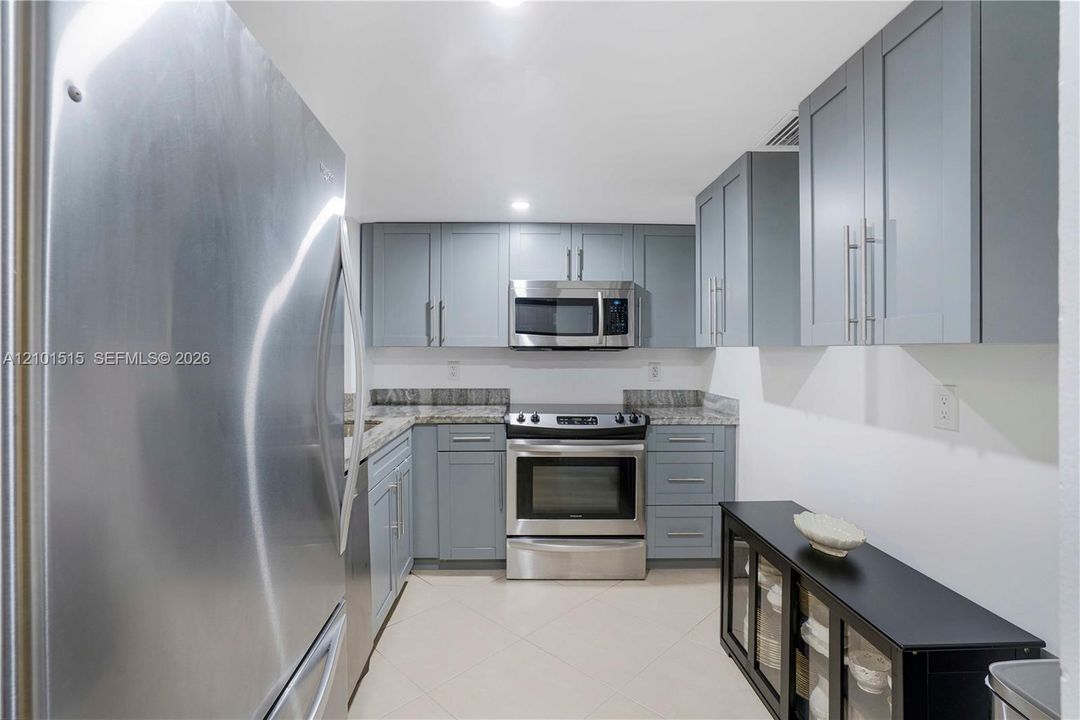 В аренду: $2,100 (1 спален, 1 ванн, 895 Квадратных фут)