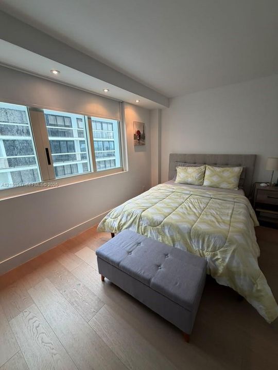 For Rent: $3,900 (2 beds, 2 baths, 927 Square Feet)