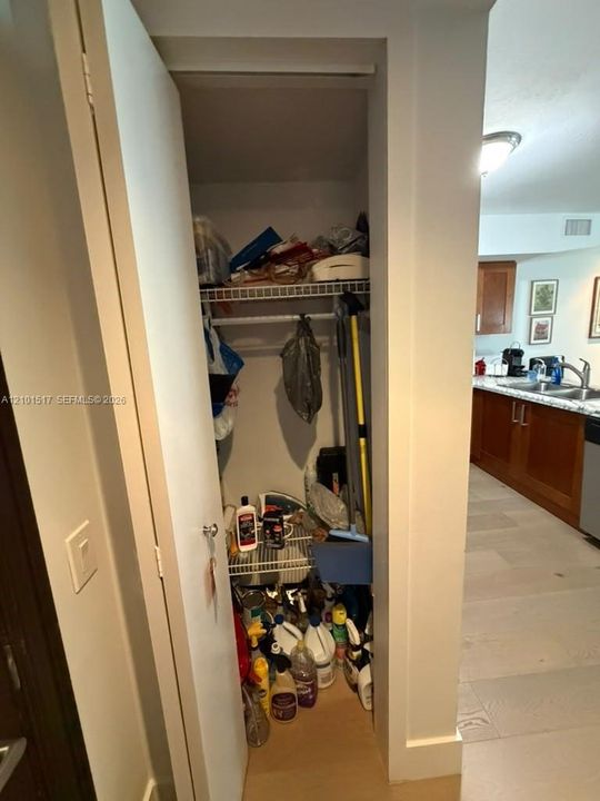 For Rent: $3,900 (2 beds, 2 baths, 927 Square Feet)