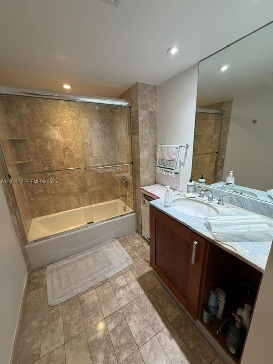 For Rent: $3,900 (2 beds, 2 baths, 927 Square Feet)