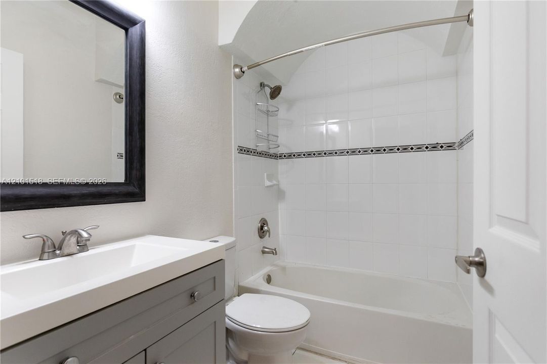 В аренду: $3,950 (4 спален, 2 ванн, 1939 Квадратных фут)