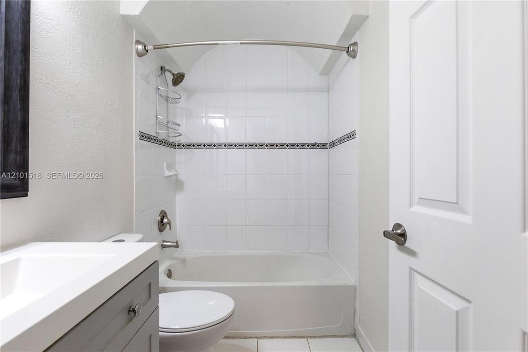 В аренду: $3,950 (4 спален, 2 ванн, 1939 Квадратных фут)