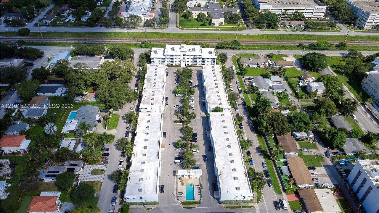 En Venta: $300,000 (2 camas, 2 baños, 1050 Pies cuadrados)