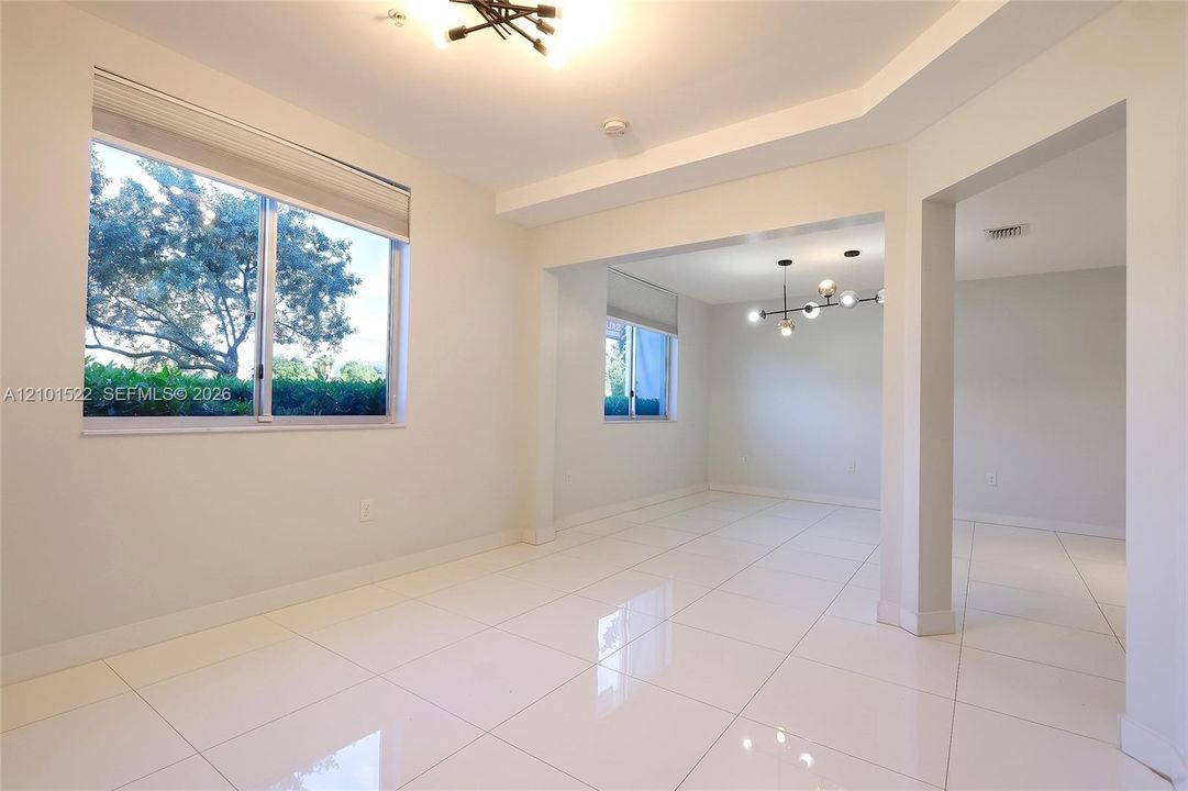 En Venta: $300,000 (2 camas, 2 baños, 1050 Pies cuadrados)