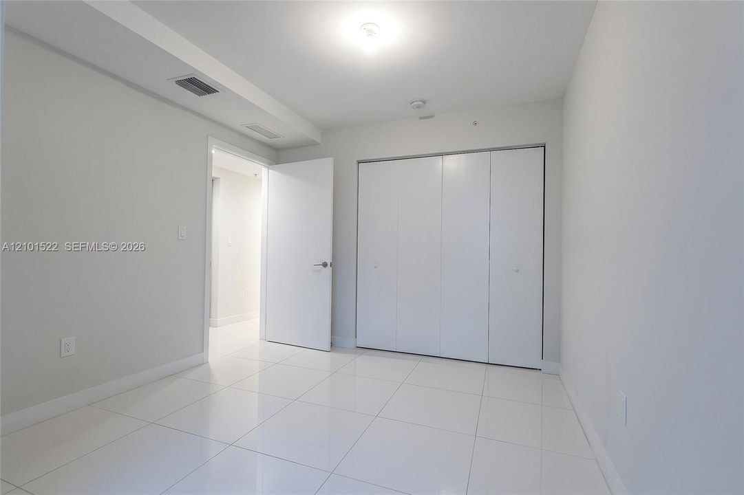En Venta: $300,000 (2 camas, 2 baños, 1050 Pies cuadrados)