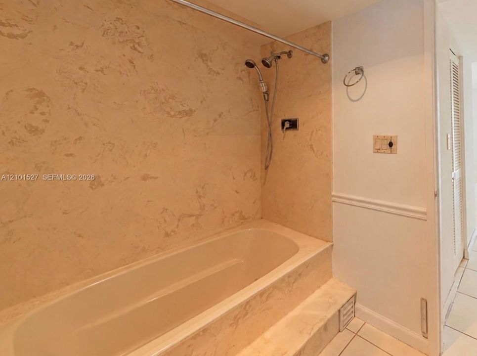 На продажу: $299,000 (1 спален, 1 ванн, 820 Квадратных фут)