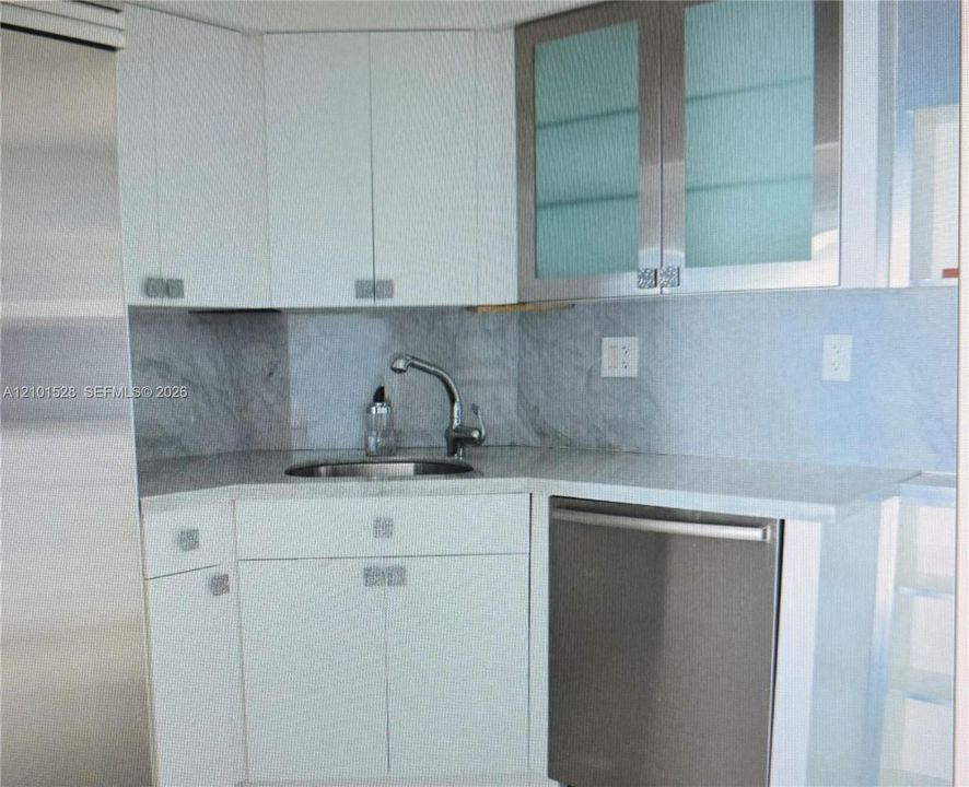 For Rent: $2,700 (1 beds, 1 baths, 750 Square Feet)