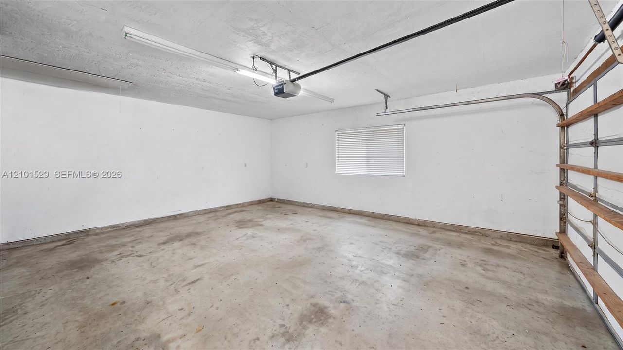En Venta: $799,900 (3 camas, 2 baños, 2408 Pies cuadrados)