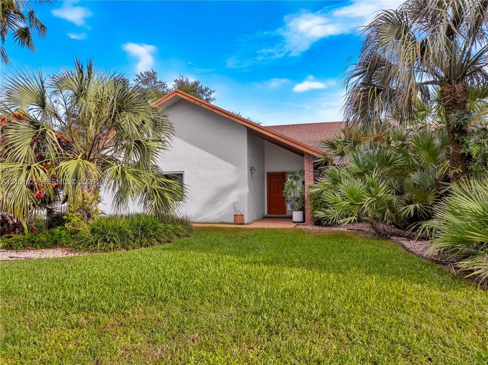 En Venta: $799,900 (3 camas, 2 baños, 2408 Pies cuadrados)