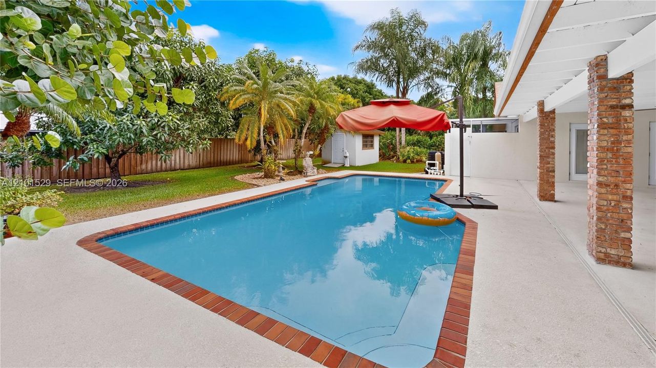 En Venta: $799,900 (3 camas, 2 baños, 2408 Pies cuadrados)