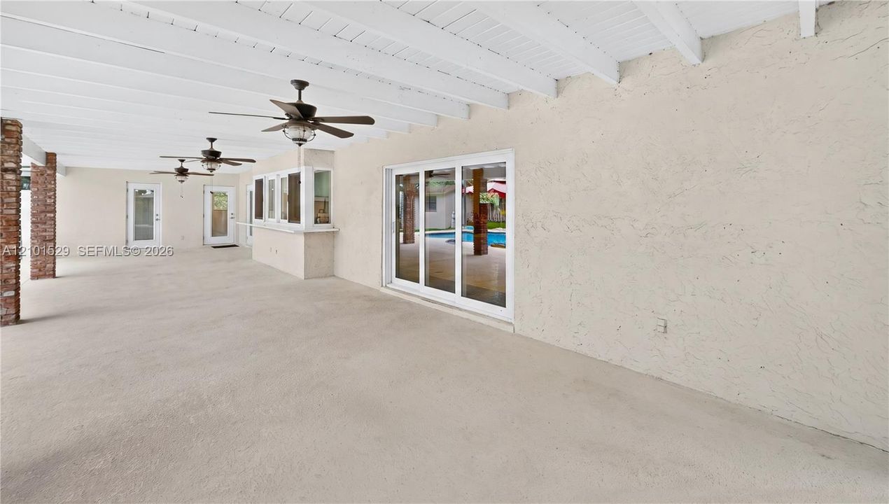 En Venta: $799,900 (3 camas, 2 baños, 2408 Pies cuadrados)