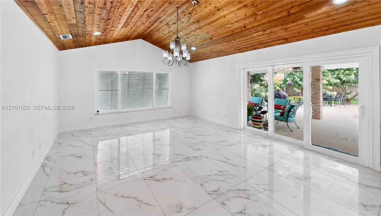 En Venta: $799,900 (3 camas, 2 baños, 2408 Pies cuadrados)