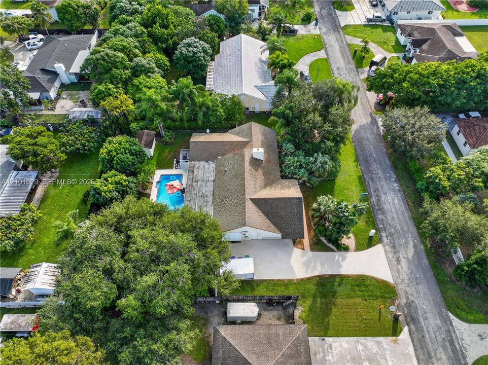En Venta: $799,900 (3 camas, 2 baños, 2408 Pies cuadrados)