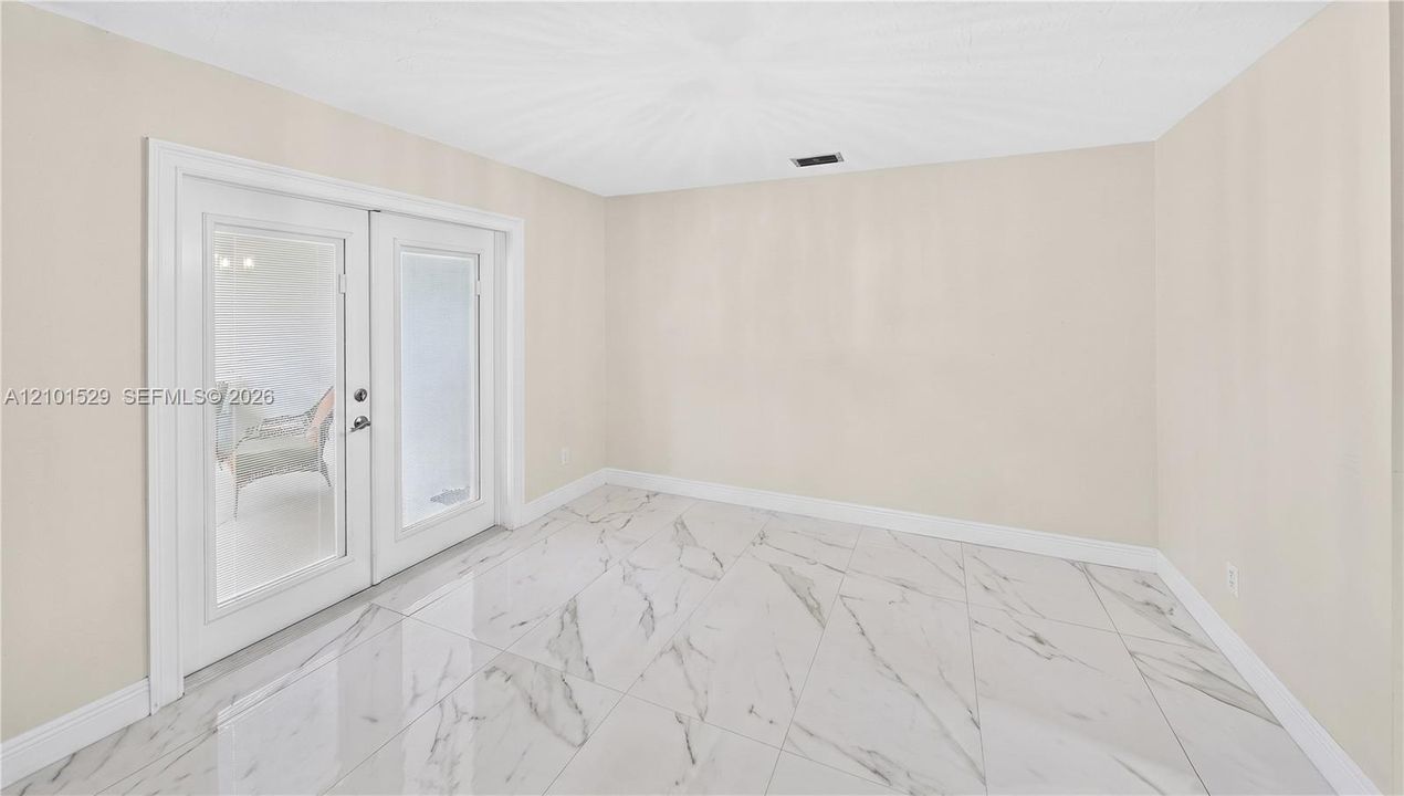 En Venta: $799,900 (3 camas, 2 baños, 2408 Pies cuadrados)