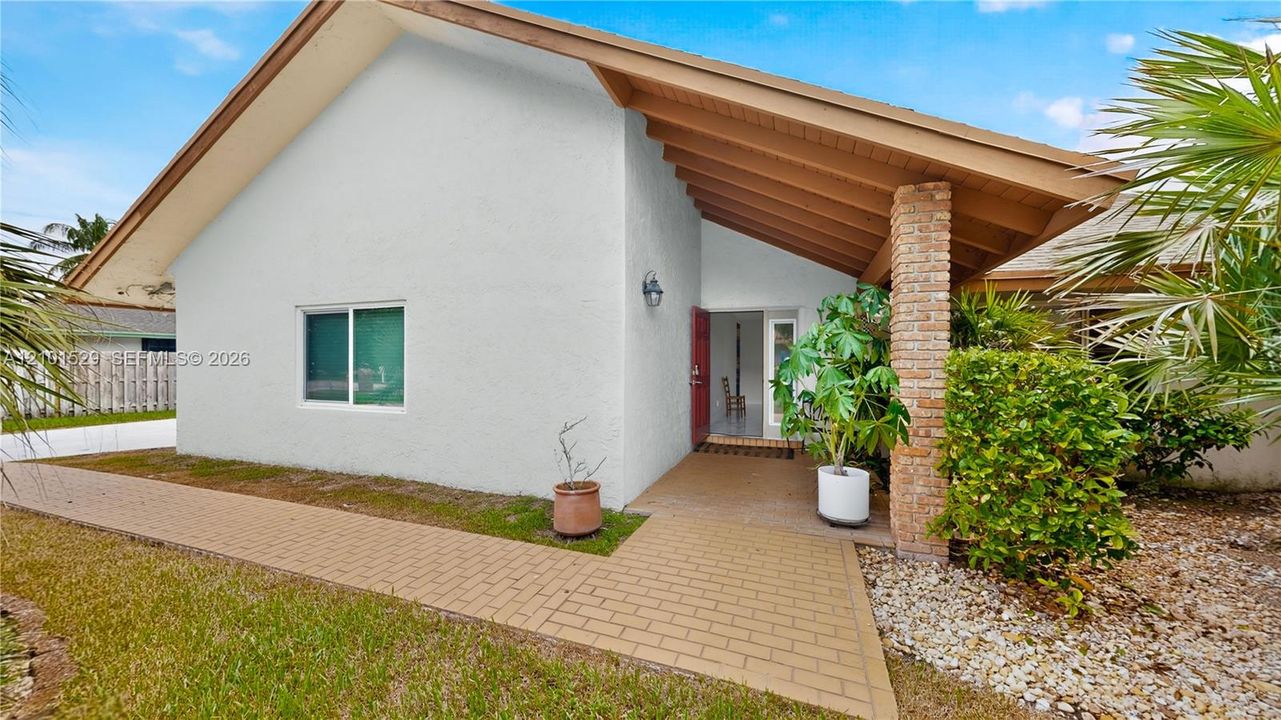En Venta: $799,900 (3 camas, 2 baños, 2408 Pies cuadrados)
