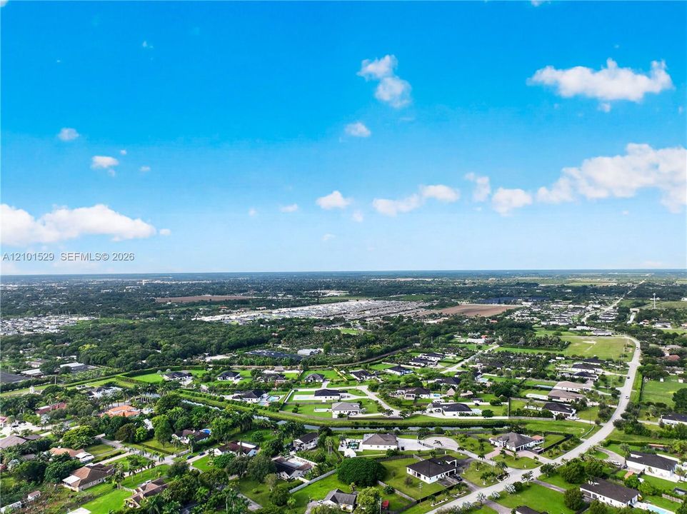 En Venta: $799,900 (3 camas, 2 baños, 2408 Pies cuadrados)