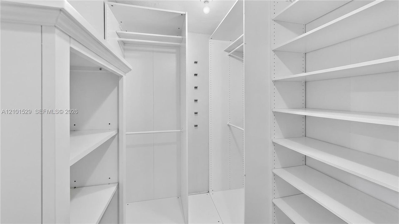 En Venta: $799,900 (3 camas, 2 baños, 2408 Pies cuadrados)