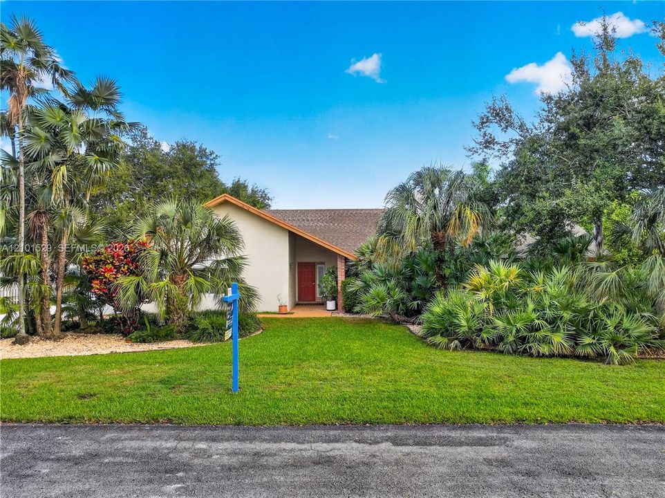 En Venta: $799,900 (3 camas, 2 baños, 2408 Pies cuadrados)