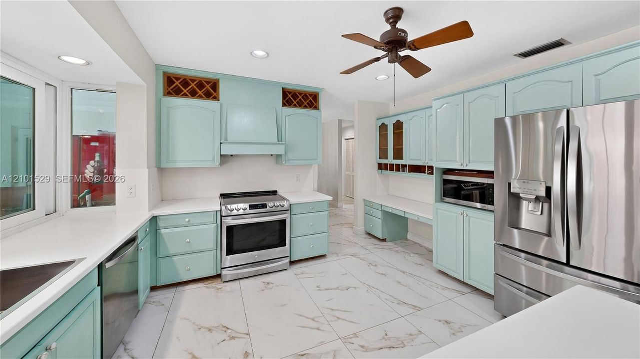 En Venta: $799,900 (3 camas, 2 baños, 2408 Pies cuadrados)