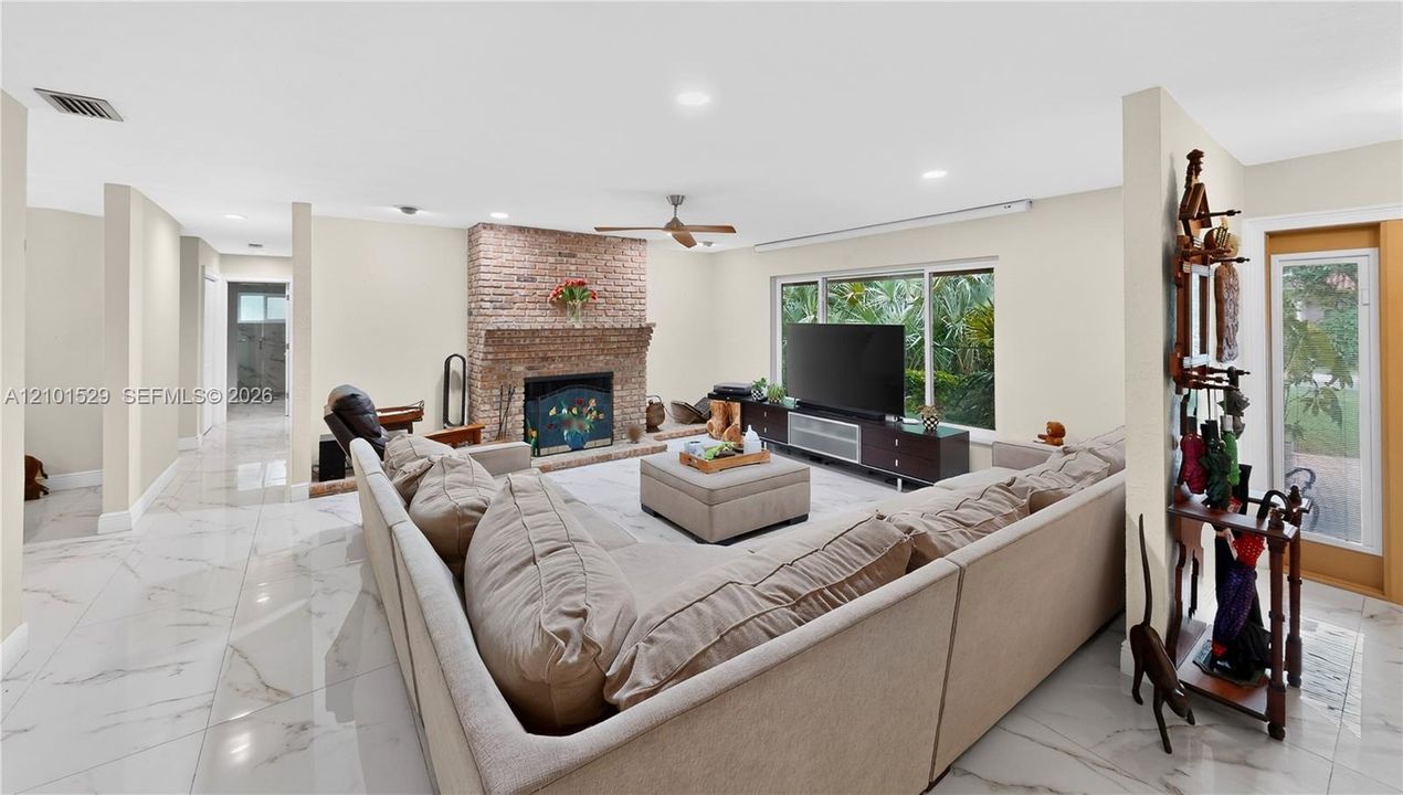 En Venta: $799,900 (3 camas, 2 baños, 2408 Pies cuadrados)