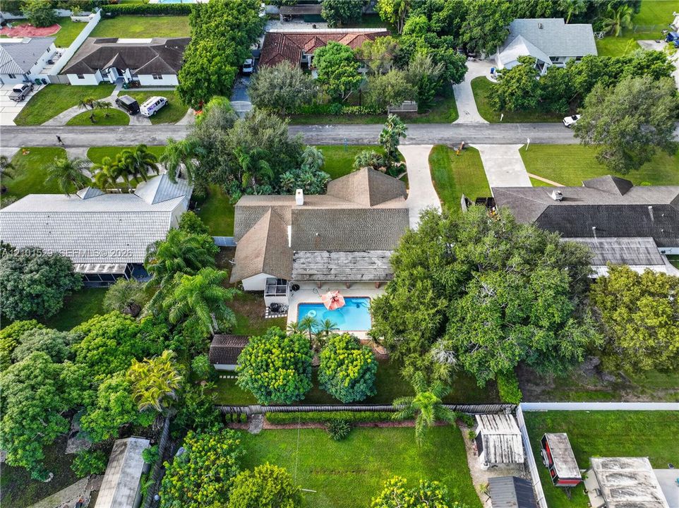 En Venta: $799,900 (3 camas, 2 baños, 2408 Pies cuadrados)