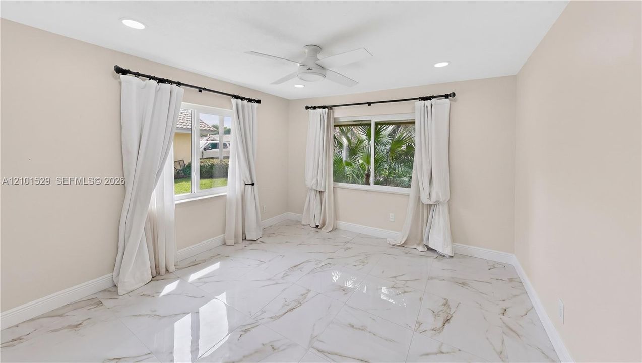 En Venta: $799,900 (3 camas, 2 baños, 2408 Pies cuadrados)