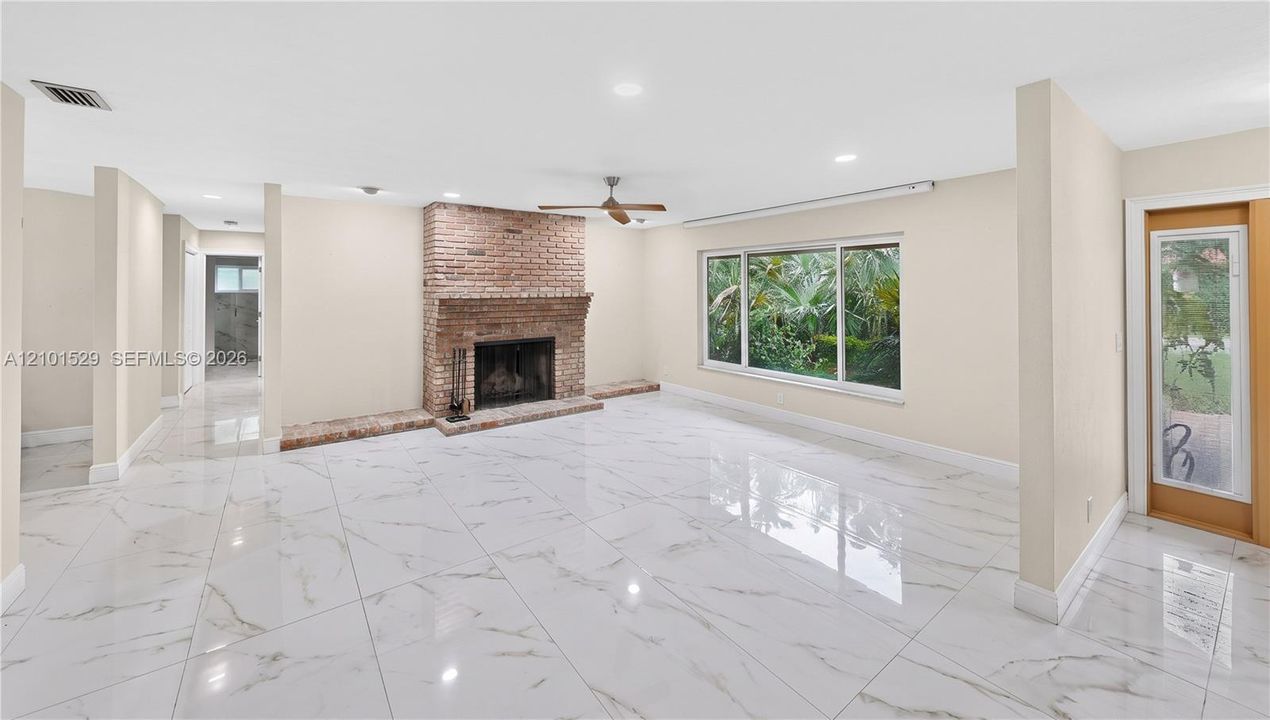 En Venta: $799,900 (3 camas, 2 baños, 2408 Pies cuadrados)