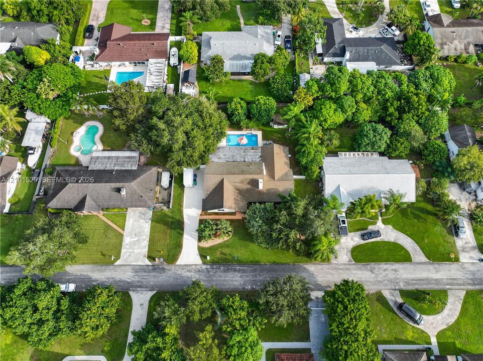 En Venta: $799,900 (3 camas, 2 baños, 2408 Pies cuadrados)