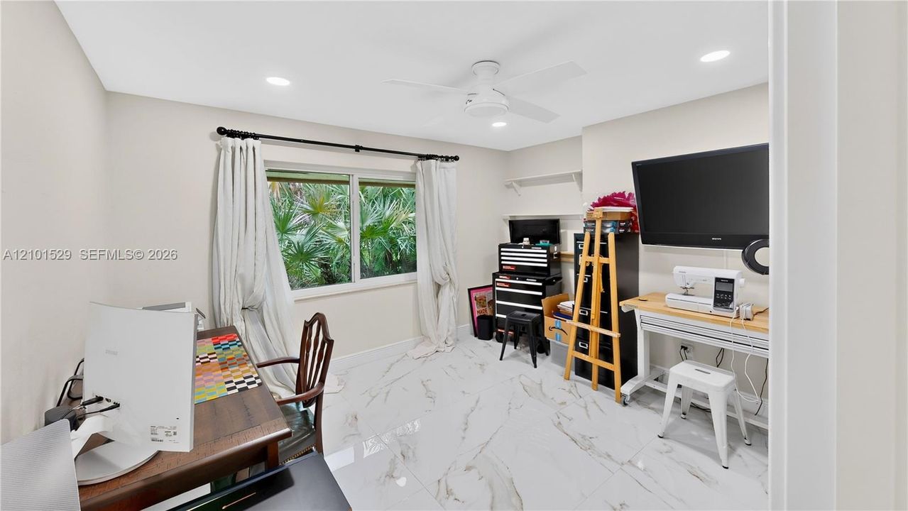 En Venta: $799,900 (3 camas, 2 baños, 2408 Pies cuadrados)