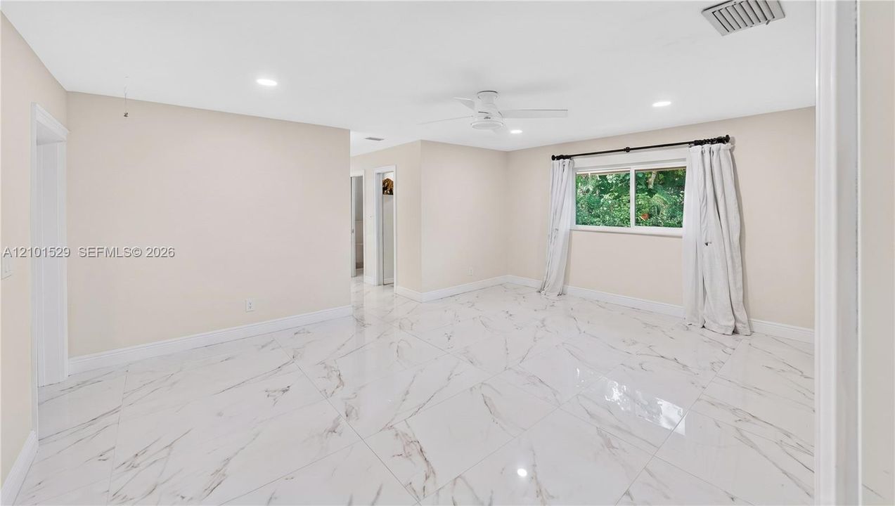 En Venta: $799,900 (3 camas, 2 baños, 2408 Pies cuadrados)