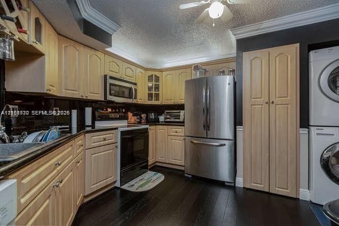 На продажу: $199,000 (2 спален, 2 ванн, 970 Квадратных фут)