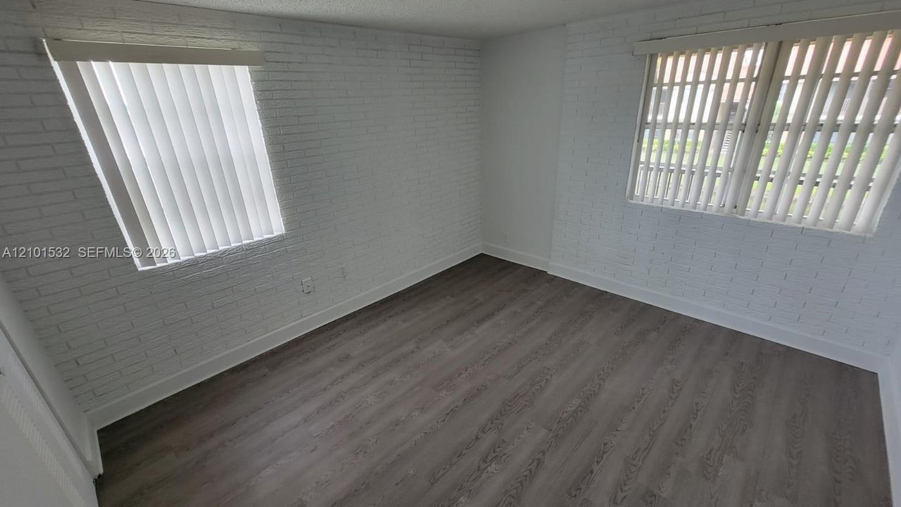 For Sale: $223,000 (1 beds, 1 baths, 785 Square Feet)