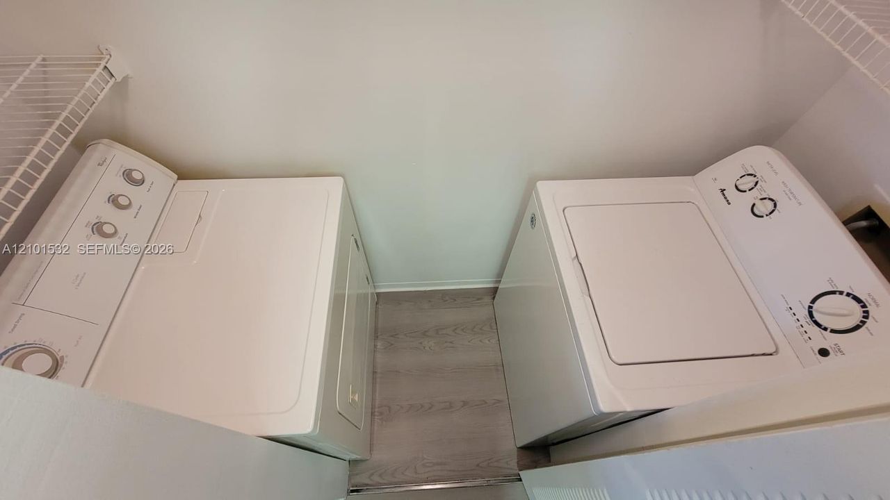 For Sale: $223,000 (1 beds, 1 baths, 785 Square Feet)