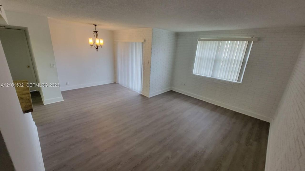 For Sale: $223,000 (1 beds, 1 baths, 785 Square Feet)