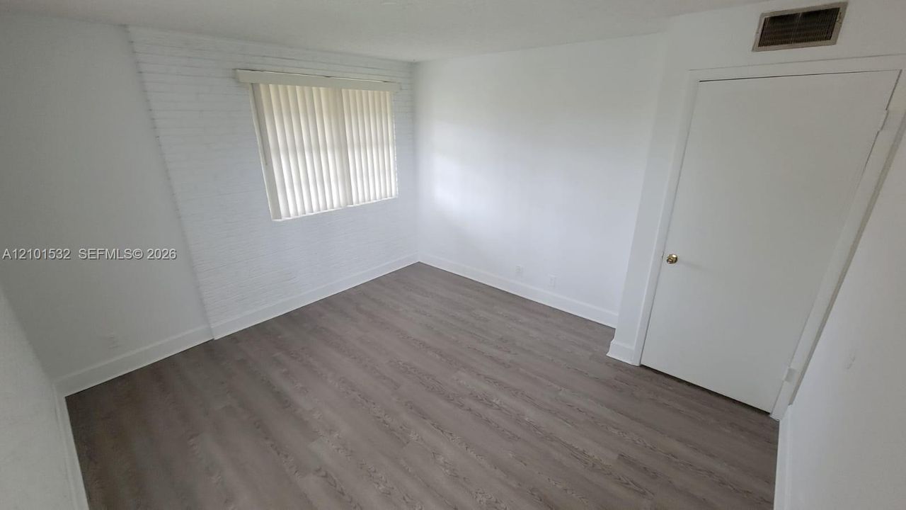 For Sale: $223,000 (1 beds, 1 baths, 785 Square Feet)