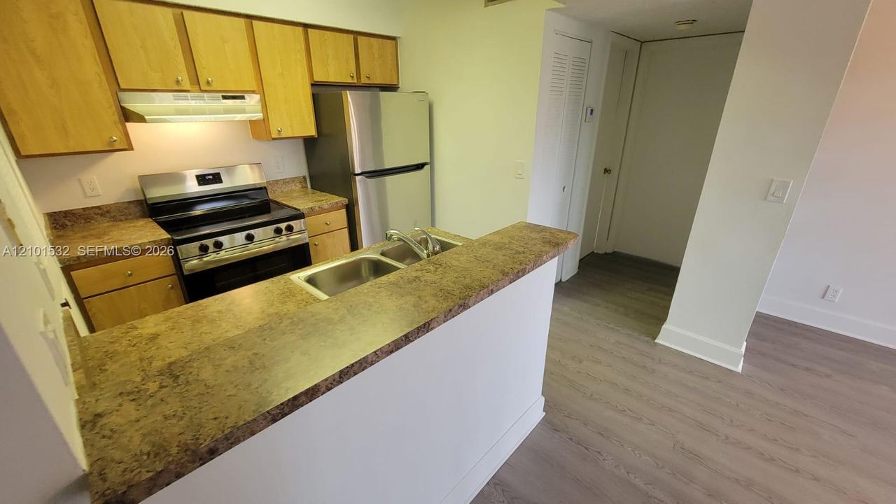 For Sale: $223,000 (1 beds, 1 baths, 785 Square Feet)